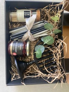 ⁦מארז חנוכה קלאסי⁩ – תמונה ⁦2⁩