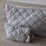 נרתיק/תיק איפור קוילט פרחים כחולים