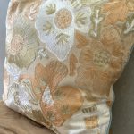 כרית רקמה פסטל