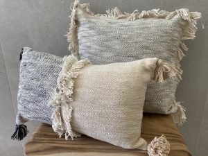 ⁦כרית משולבת שחור ובז- 45-45 סמ⁩ – תמונה ⁦3⁩