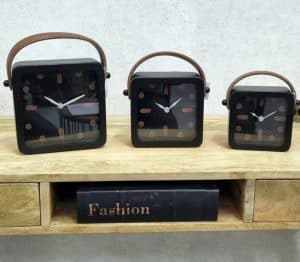 שעון שולחני שחור