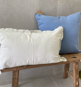 ⁦כרית איידן מלבנית אוף וייט⁩ – תמונה ⁦2⁩