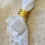 סט חבקי טבעת ומפיות לבנות