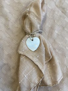 ⁦סט מפיות עם לב⁩ – תמונה ⁦3⁩