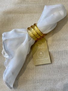 ⁦סט חבקי טבעת ומפיות לבנות⁩ – תמונה ⁦5⁩