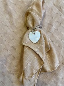 ⁦סט מפיות עם לב⁩ – תמונה ⁦2⁩