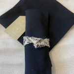 סט מפיות שחורות עם חבק טבעי