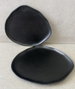 ⁦מגש אמורפי צלחת ברס שחורה S⁩ – תמונה ⁦3⁩