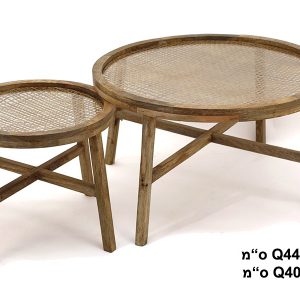 זוג שולחנות עץ וראטן