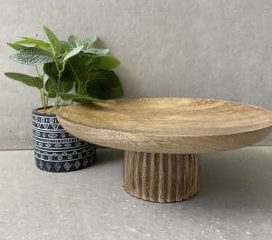 ⁦צלחת הגשה מעץ על רגל - 2 גדלים לבחירה⁩ – תמונה ⁦4⁩