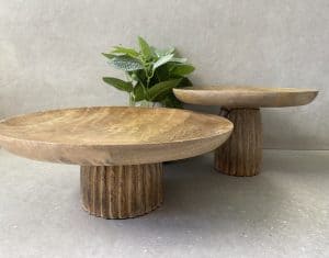 צלחת הגשה מעץ על רגל - 2 גדלים לבחירה