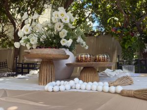 ⁦צלחת הגשה מעץ על רגל - 2 גדלים לבחירה⁩ – תמונה ⁦10⁩