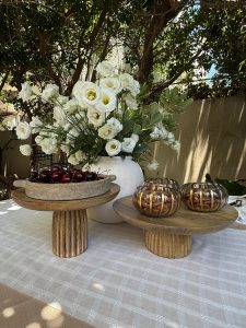 ⁦צלחת הגשה מעץ על רגל - 2 גדלים לבחירה⁩ – תמונה ⁦12⁩