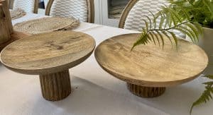 ⁦צלחת הגשה מעץ על רגל - 2 גדלים לבחירה⁩ – תמונה ⁦8⁩