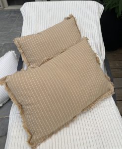 ⁦כרית לורה קפה - 2 גדלים⁩ – תמונה ⁦5⁩