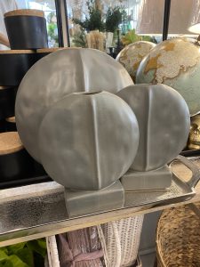 ואזה עגולה אפור מט