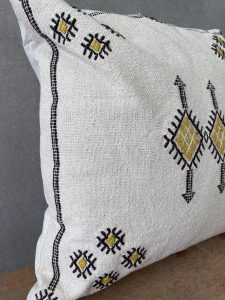 ⁦כרית מרוקו לבנה⁩ – תמונה ⁦3⁩