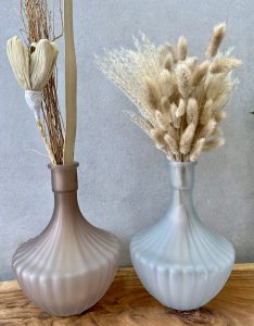 ⁦אגרטל זכוכית חלבית - 2 צבעים⁩ – תמונה ⁦3⁩