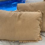 כרית לורה קפה - 2 גדלים