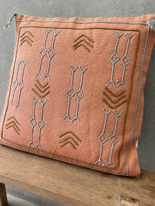 ⁦כרית דונה - 2 צבעים לבחירה⁩ – תמונה ⁦3⁩