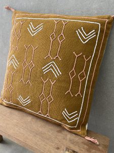 ⁦כרית דונה - 2 צבעים לבחירה⁩ – תמונה ⁦2⁩