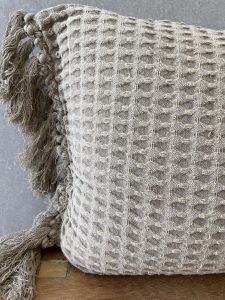 כרית פיקה חומה 50-50 סמ – תמונה 3