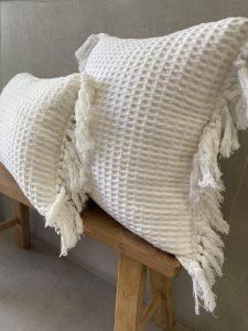 כרית פיקה לבנה בשני גדלים – תמונה 3