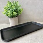 מגש מתכת שחור