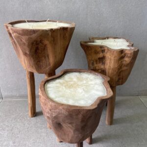 נר ענק על רגליים