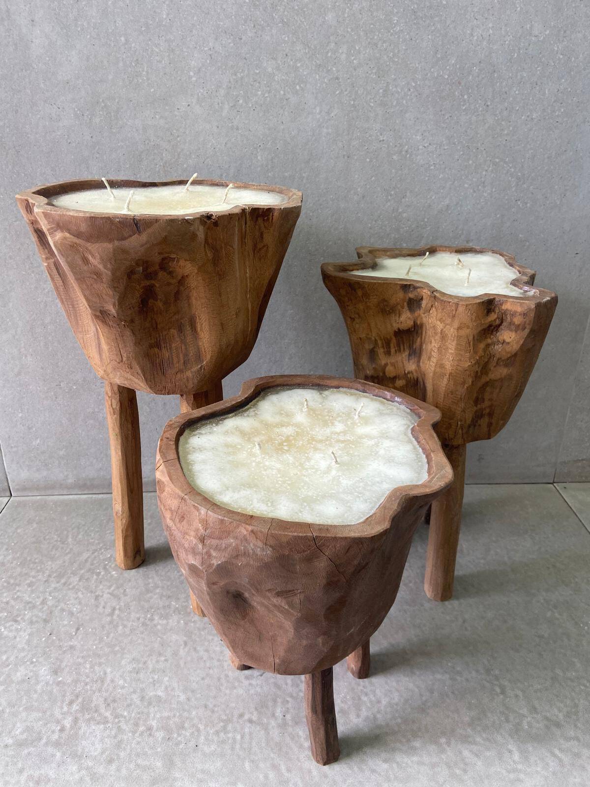 נר עץ טיק (3) נר ענק על רגליים – תמונה 1