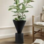 מעמד לעציצים משפך שחור