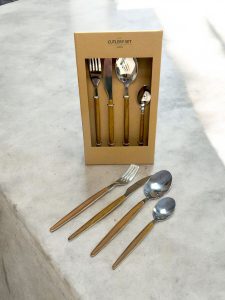 ⁦סכום לשמונה סועדים⁩ – תמונה ⁦2⁩