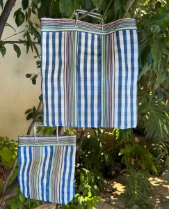 ⁦סל פסים כחול ידיות ברזל⁩ – תמונה ⁦3⁩