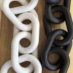 שרשרת חוליות עץ בשחור/לבן