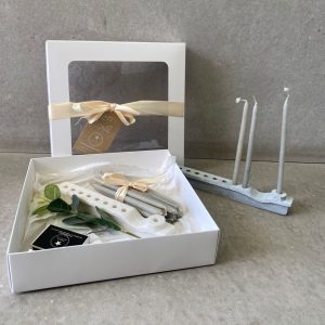 ⁦חנוכיית אבן - מארז עם נרות⁩ – תמונה ⁦7⁩