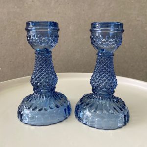 ⁦זוג פמוטי זכוכית - ירוק/כחול⁩ – תמונה ⁦4⁩
