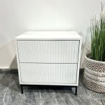 שידת לילה לבנה - שתי מגירות