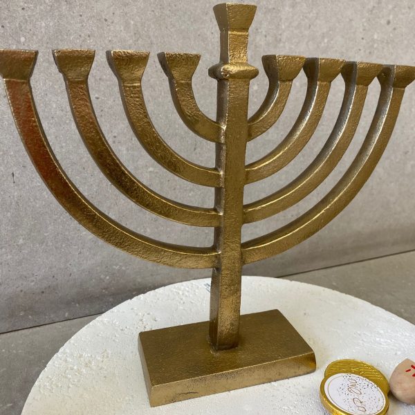 ⁦חנוכיית מתכת זהב⁩ – תמונה ⁦2⁩