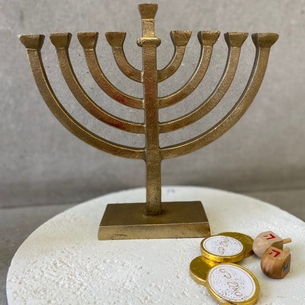 חנוכיית מתכת זהב