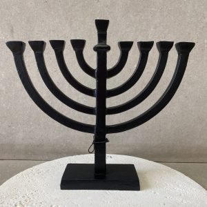 ⁦חנוכיית מתכת שחורה⁩ – תמונה ⁦4⁩