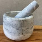 מכתש ועלי - שיש לבן