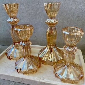 ⁦זוג פמוטי זכוכית - אמבר⁩ – תמונה ⁦2⁩