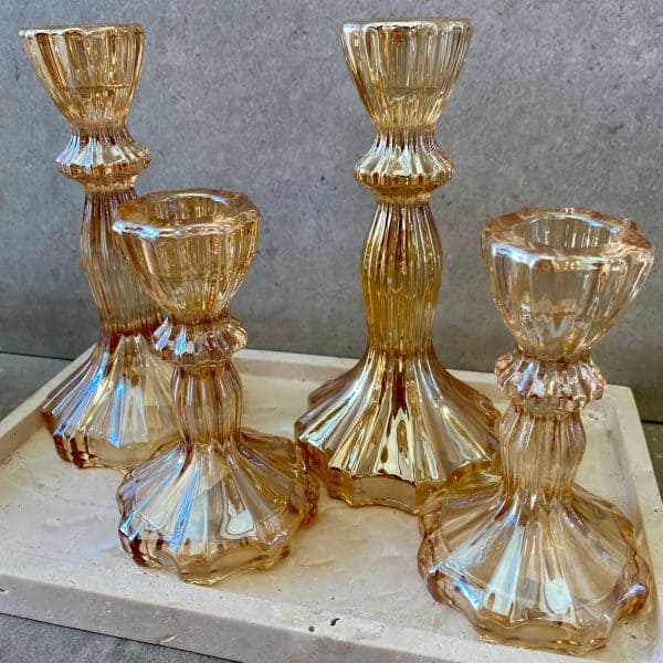 ⁦זוג פמוטי זכוכית - אמבר⁩ – תמונה ⁦2⁩