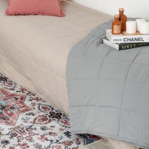 ⁦כיסוי מיטה ברי אפור בהיר⁩ – תמונה ⁦2⁩