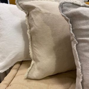 כרית פשתן מלבנית קצוות פרומים – תמונה 3