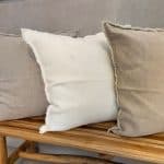 כרית פשתן מרובעת קצוות פרומים