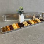 מגד מתכת עם פירות יבשים