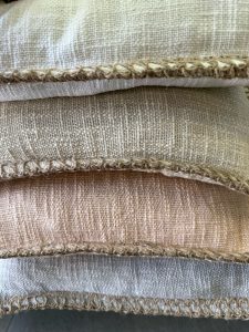 ⁦כרית מסגרת יוטה - 4 צבעים לבחירה⁩ – תמונה ⁦3⁩