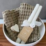 מארז קערת הגשה, לב זוג נרות ומגבות מטבח