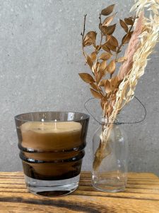 נר וינטג' בכלי זכוכית חום